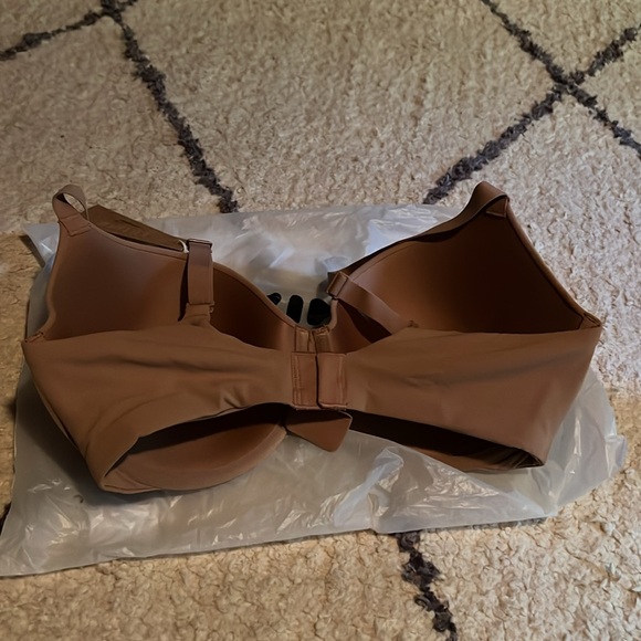 Skims T-Shirt Demi Bra - Picture 5 of 5